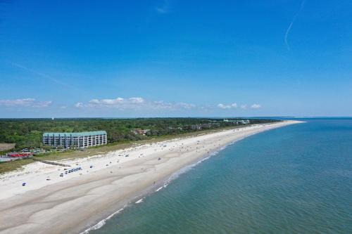 Folly Field Villa | Family Getaway, Walk to Beach, Balcony