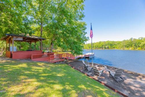 Leesville House | Family Getaway on Lake Murray