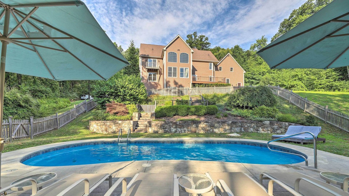Sherman House | Family Getaway w/ Fireplace in Sherman on 4 Acres!
