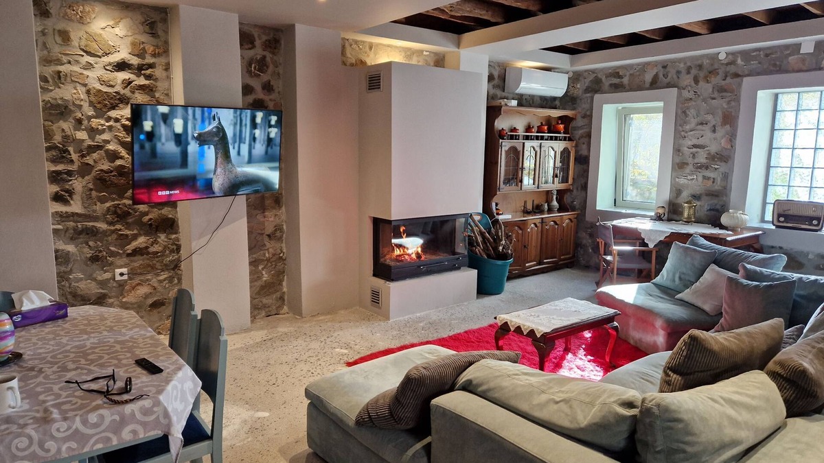Oichalia Villa | Family, Group and Pet Friendly Vacation Villa