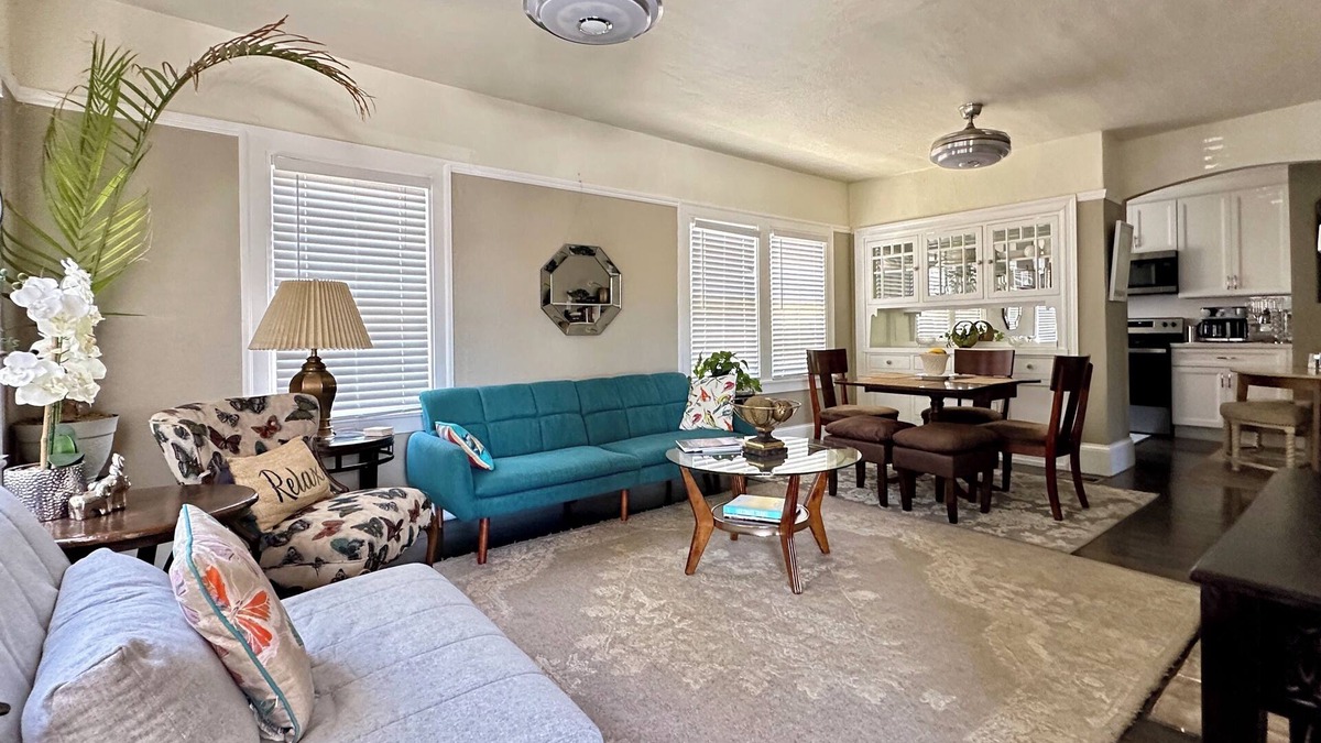 Oakland House | Family/Group Friendly*Fast WiFi*FRE Parking*Private YD/Patio, Centrally located urban oasis * fast