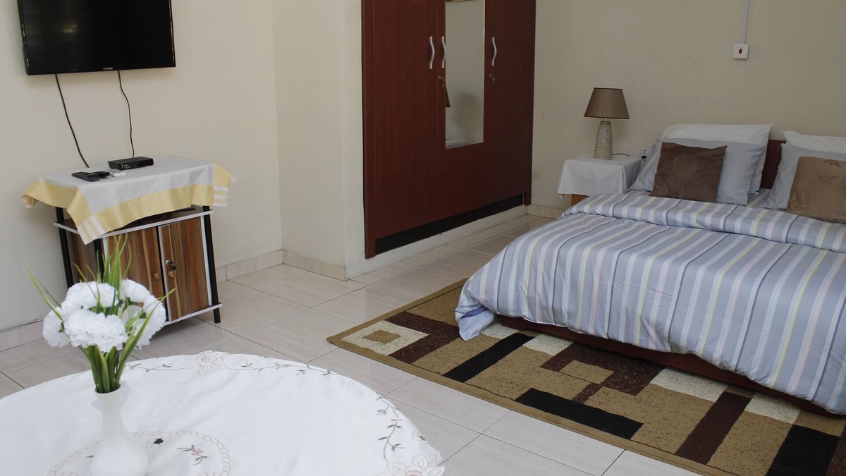 Teshie House | Family Guesthouse close to the beach and Junction Mall in Sakumono, Tema/Accra.