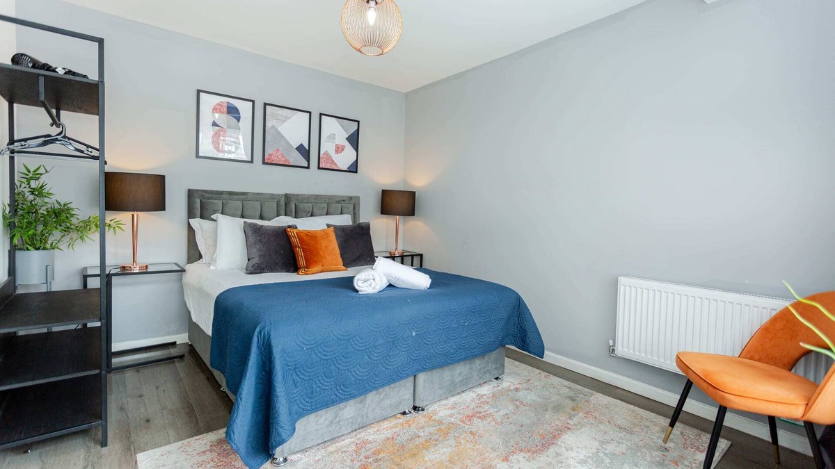 Cheetham Hill House | Family Haven 5 minutes to City Centre Free Parking