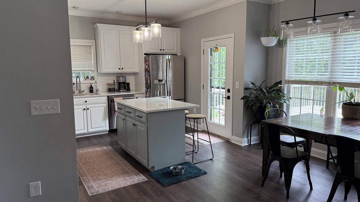 Troutville House | Family hiking w Pets, EV Charger+Peloton and Treadmill