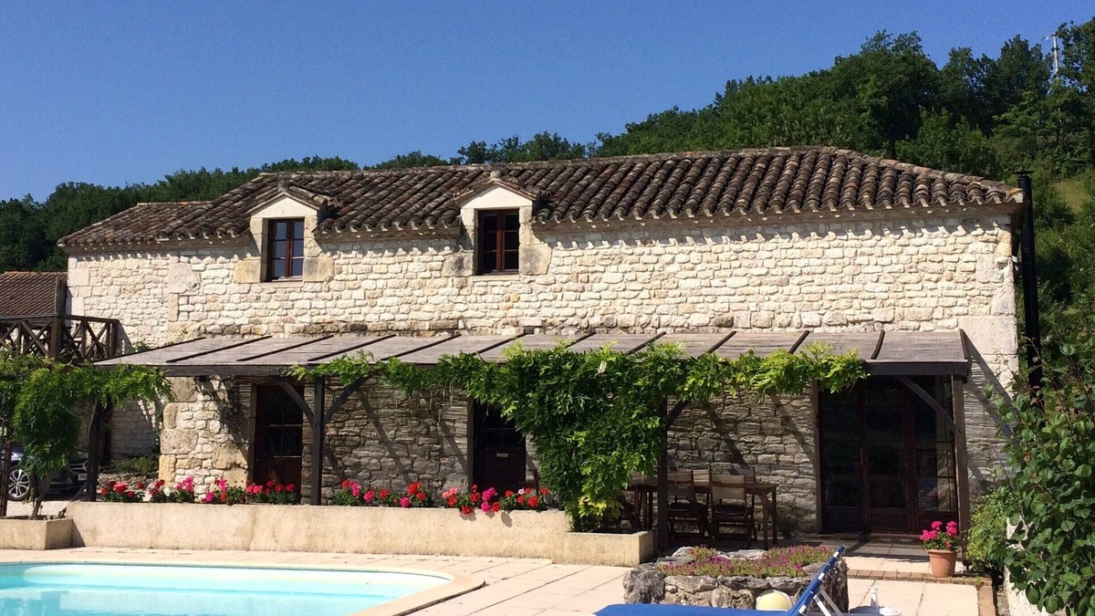 Montaigu-de-Quercy House | Family holiday home in rural France with large pool and far reaching views