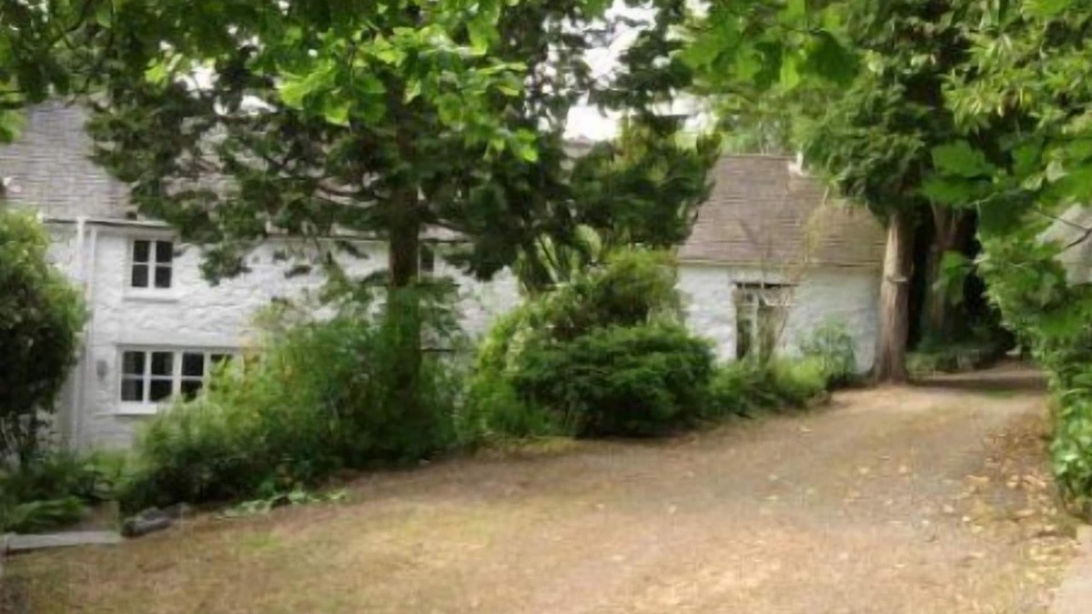 Machynlleth House | Family Holiday Cottages Ty Poeth In The Country