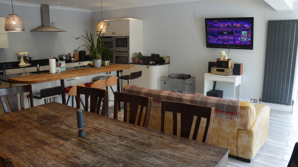 North Stoke House | Family Holiday Home With Swimming Pool & Garden in the South Downs National Park