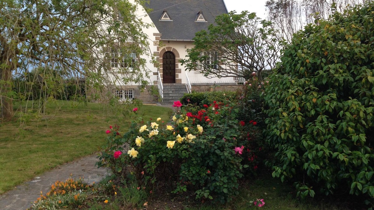 Porspoder House | Family holiday home, beautiful 180 degree sea view on the coast and the lighthouse