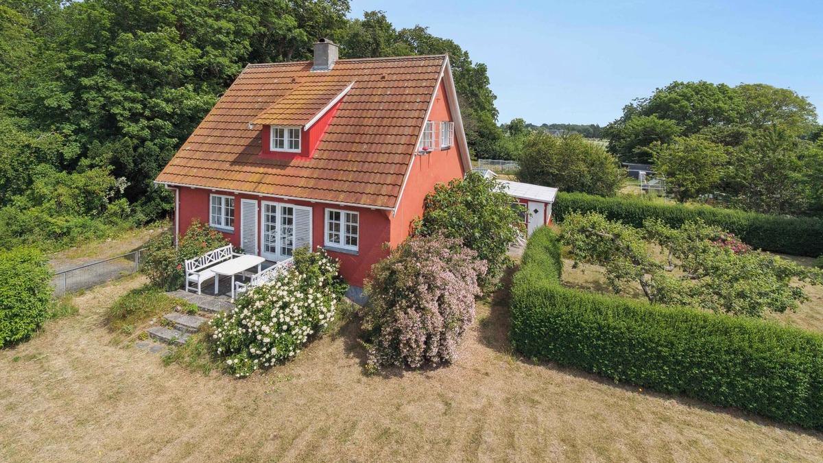 Listed House | Family holiday near beach, town and nature