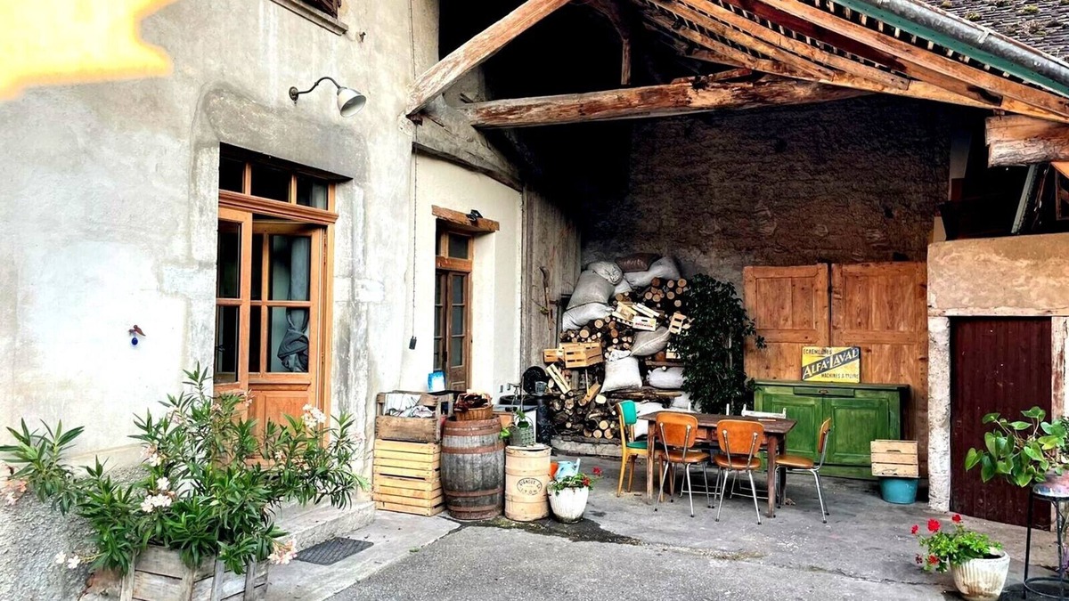 Saint-Benoit House | Family home in the country