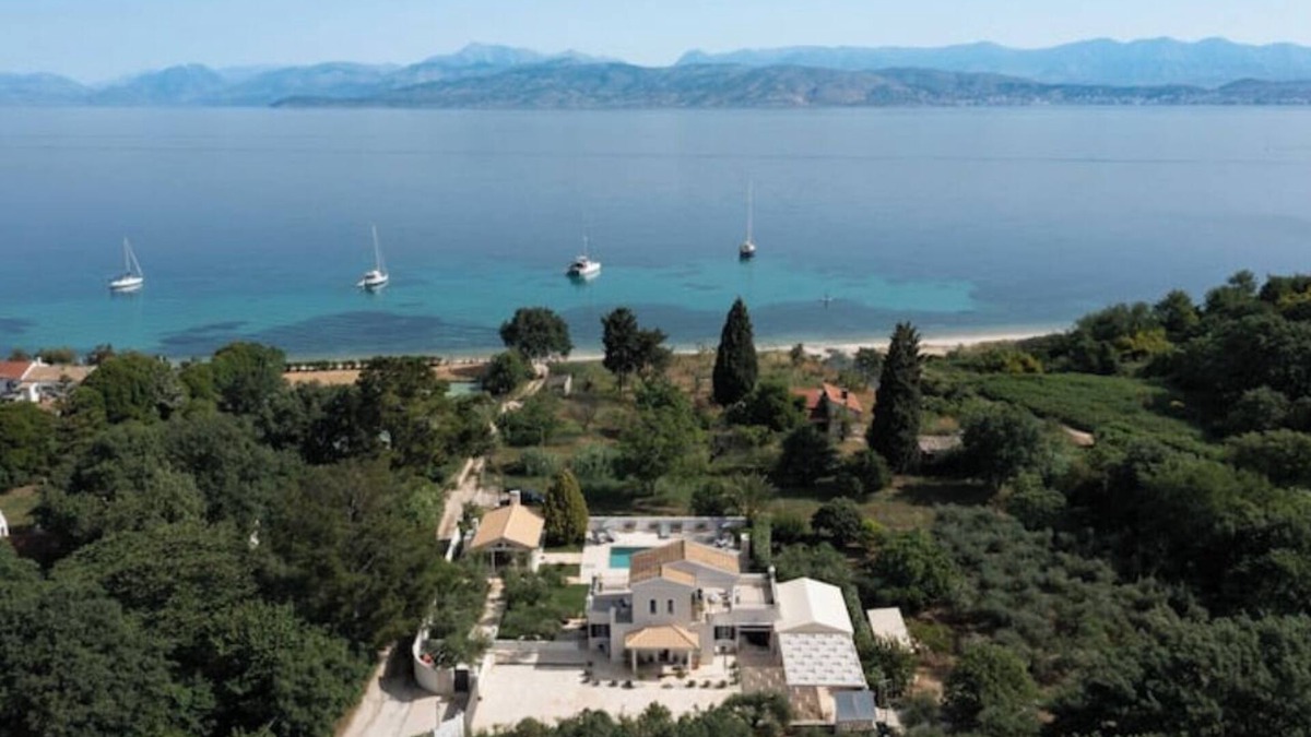 Kassiopi Villa | Family home, 3 min walk to the Gogevina beach and 10 min to Avlaki beach.