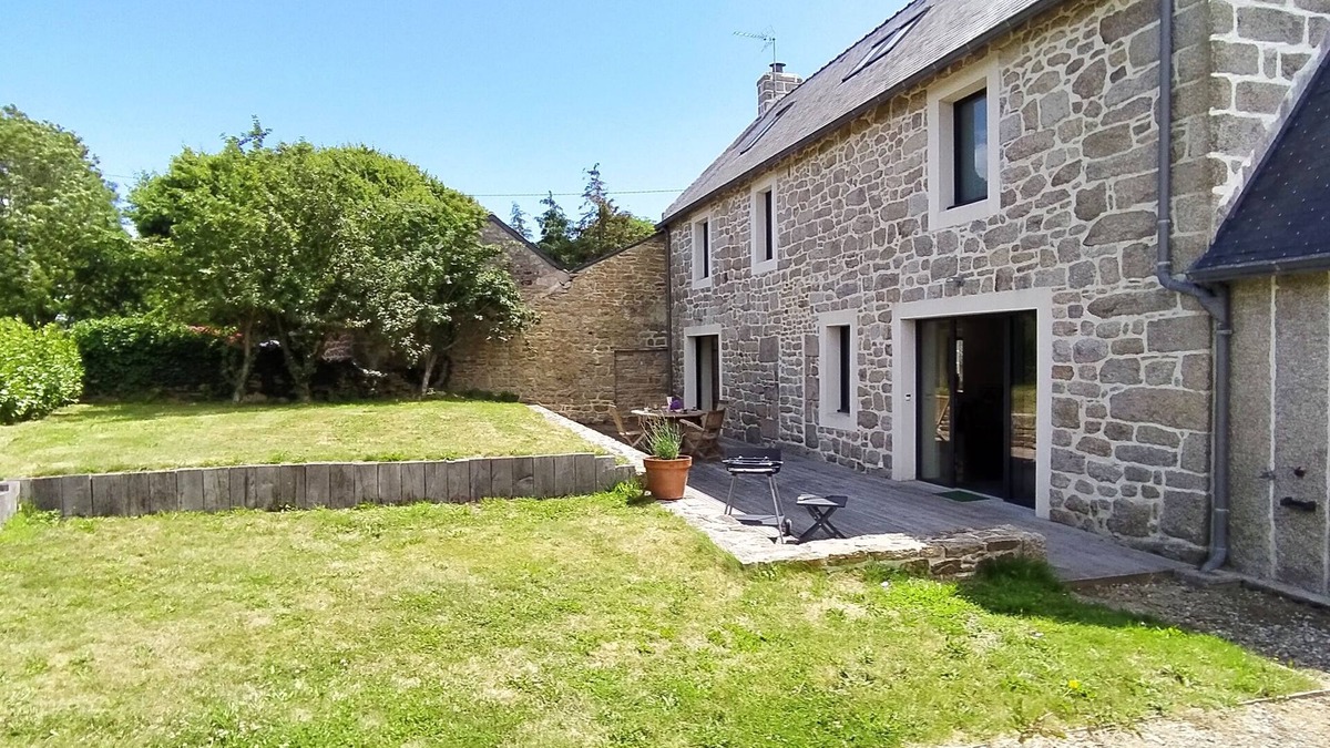 Tregunc House | Family home between countryside and ocean, 800m from beaches