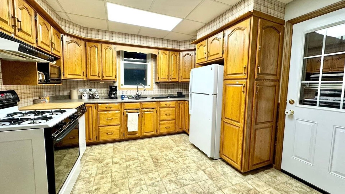 Chatham-Kent House | Family Home - Close to watersports