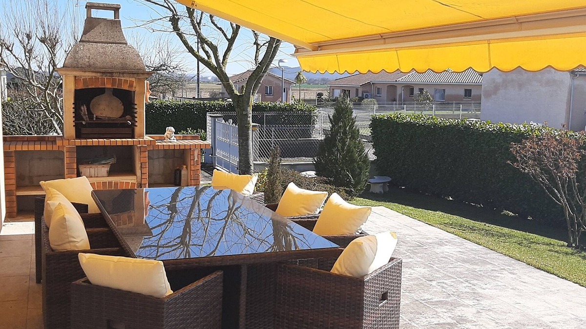 Pointis-de-Riviere House | Family home, view of the Pyrenees
