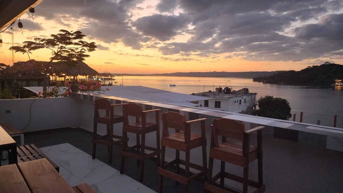 Flores Apartment | Family Home- full kitchen, bbq rooftop access, a/c