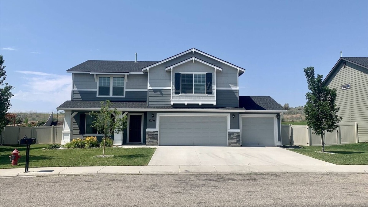 Star House | Family Home Great For Gatherings + Office