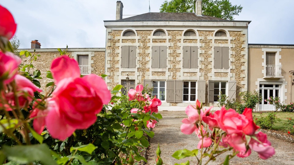 Thurageau House | Family home in a wooded park with swimming pool near Futuroscope