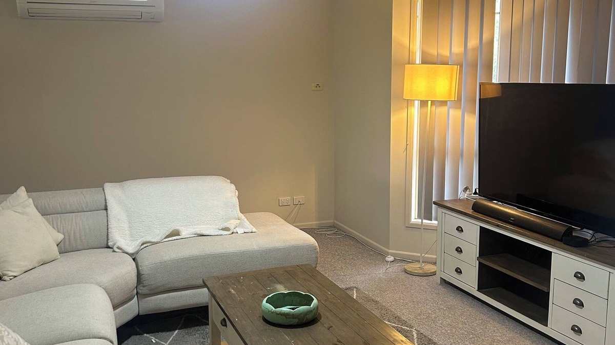 Burpengary House | Family home in the heart of Burpengary- Pet Friendly & Ducted Aircon!