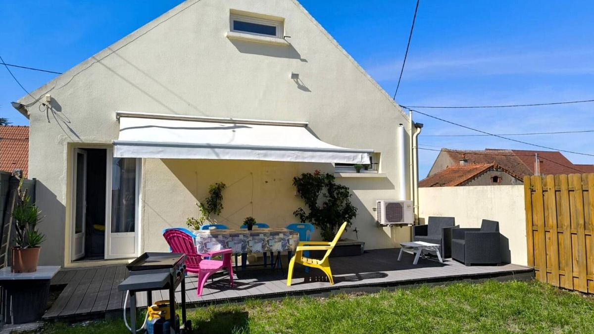 Bransat Cottage | Family home in the heart of Allier with enclosed garden, parking, and air conditioning