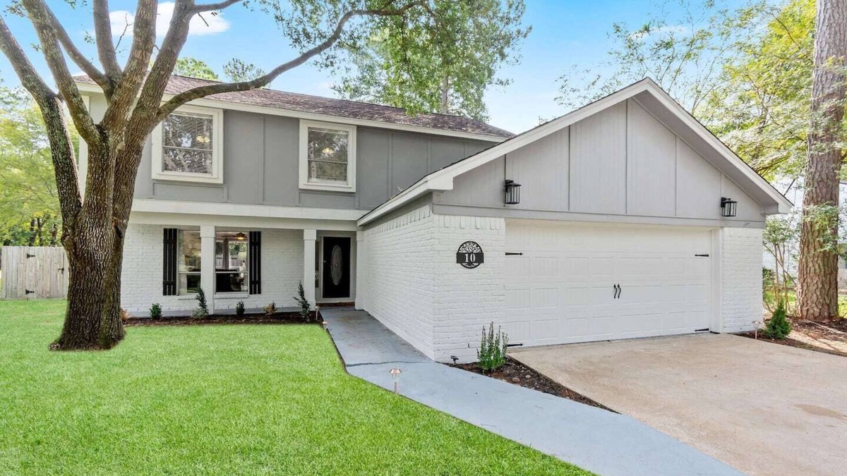 Grogan's Mill House | Family Home in the Heart of The Woodlands