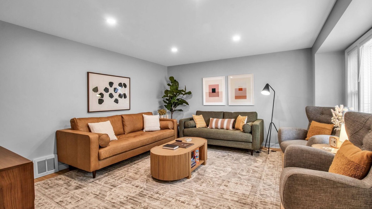 Eggertsville House | Family Home, King Beds, EV Charger, WFH, A/C
