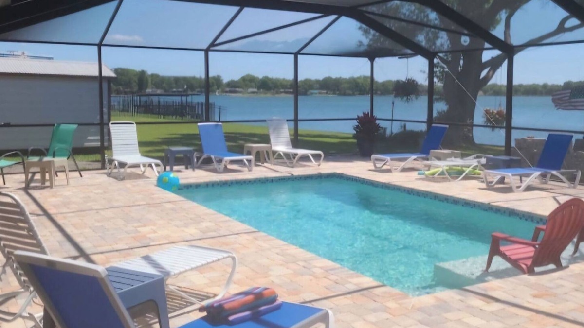 Orient Park House | Family Home on Bellows Lake, with new pool. 6505 Walton Way