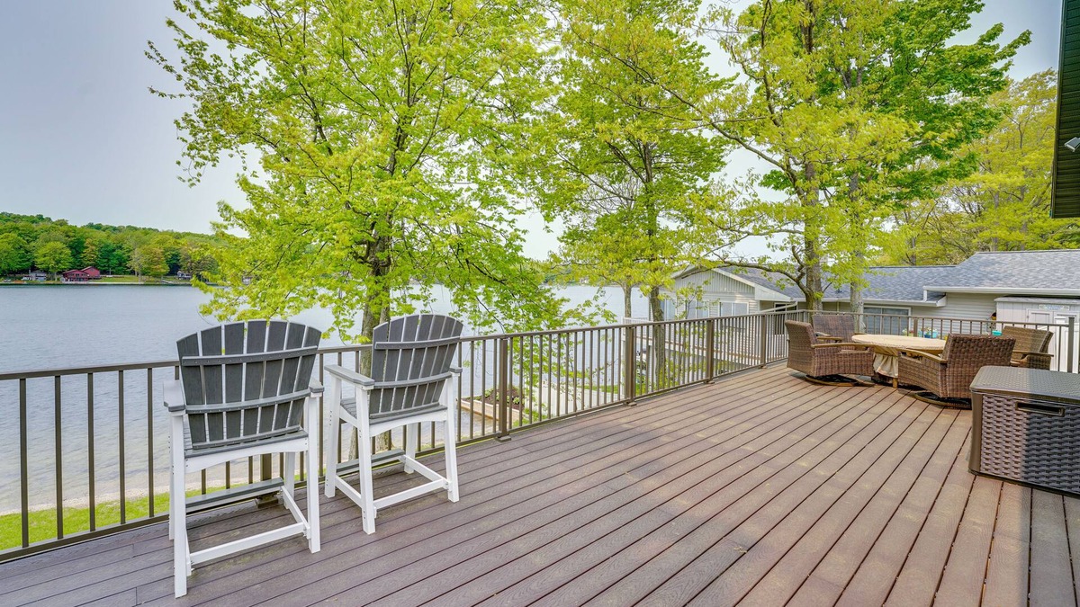 Hart House | Family Home on Crystal Lake w/Private Beach!