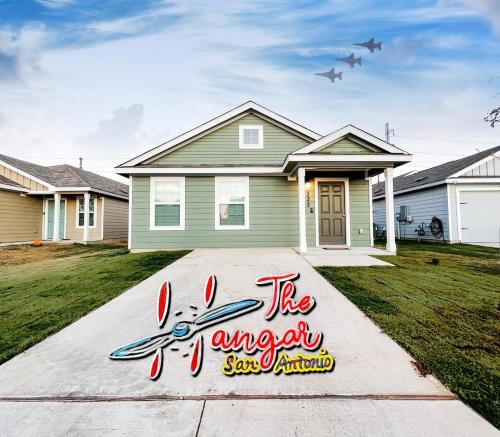 West San Antonio House | Family Home San Antonio Hangar