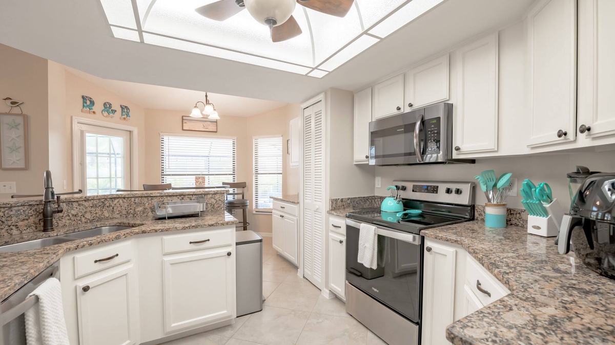 Trafalgar House | Family-Home, swimming pool, near Palmetto Pine Country Club -