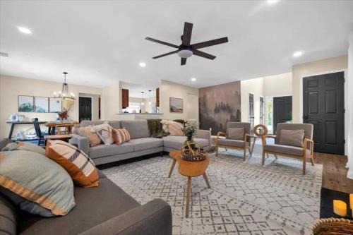 Lilburn House | Family Home w FirePit GameRm Patio BbqGrill