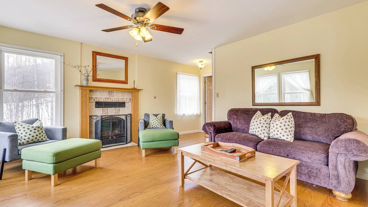 Haywood House | Family Home w/Game Room & Decks in Etlan!