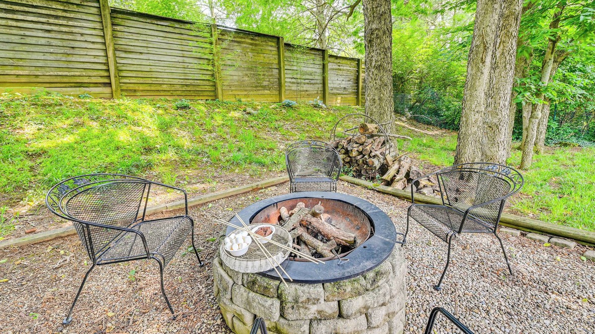 Lexington House | Family Home w/Ping-Pong & Fire Pit in Lexington