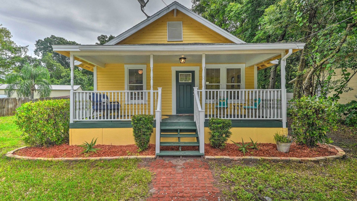 DeLand House | Family Home: Walk to Downtown & Stetson Univ!