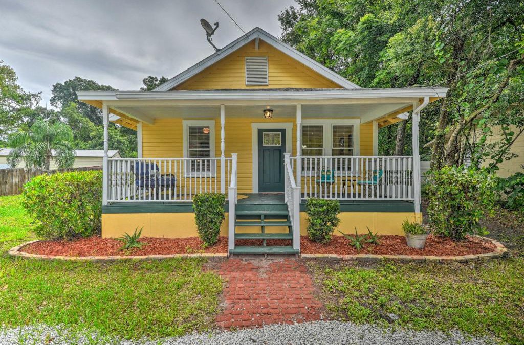 DeLand House | Family Home Walk to Downtown and Stetson Univ!