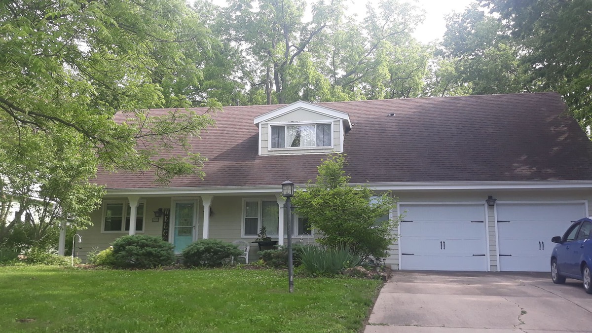 Overland Park House | Family Home, walk to Downtown Overland Park!