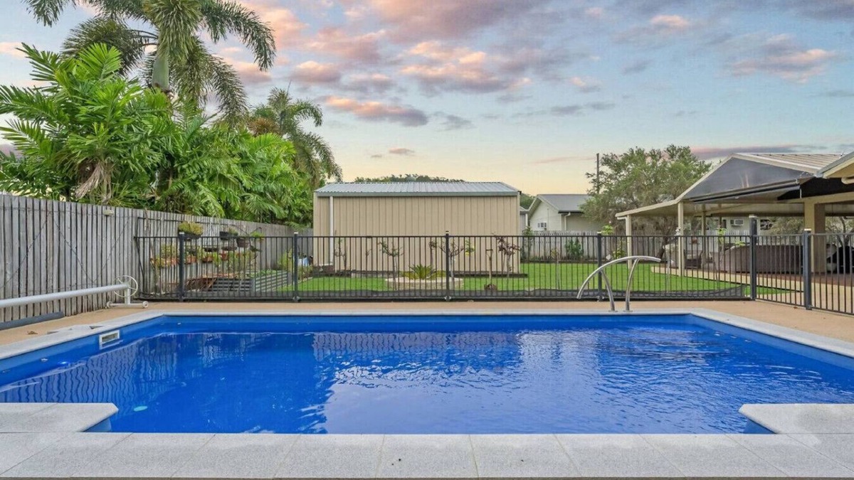 Mount Louisa House | Family Home With Pool In Mount Louisa