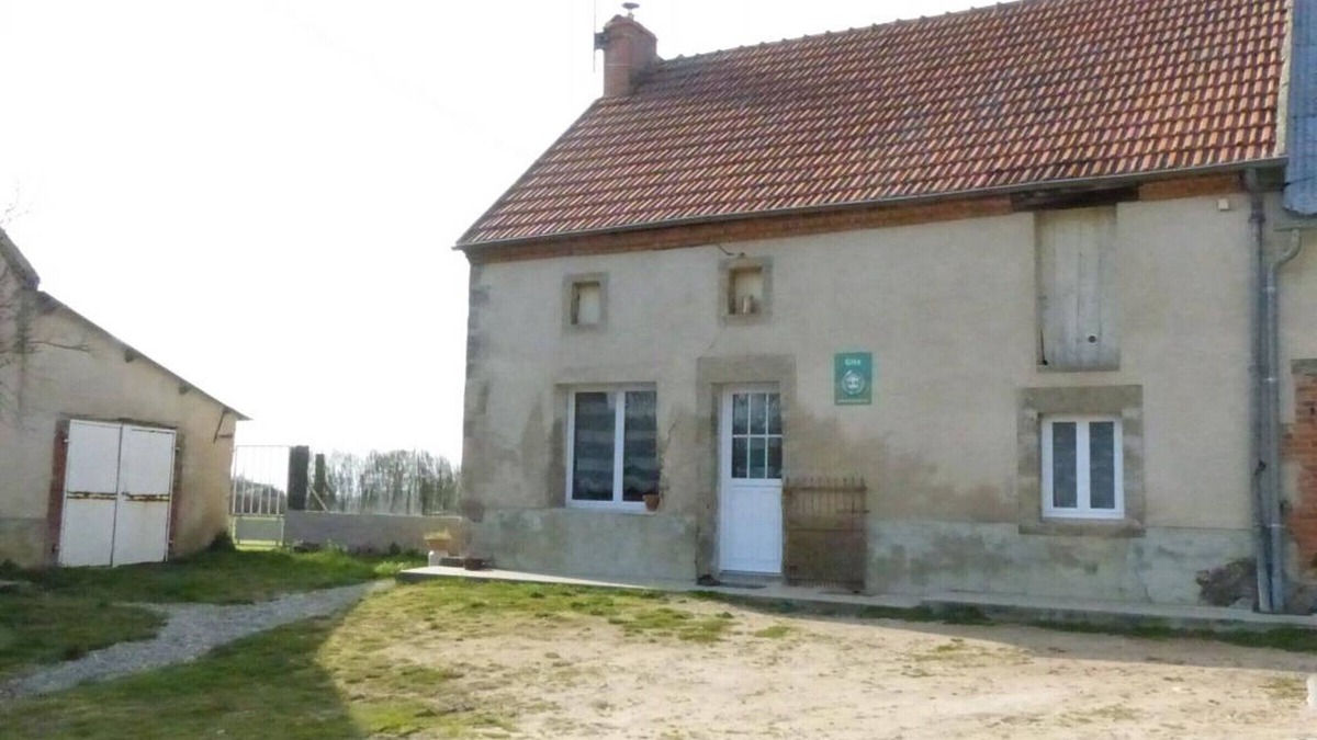 Saint-Genest Cottage | Family home with enclosed garden, near thermal spa
