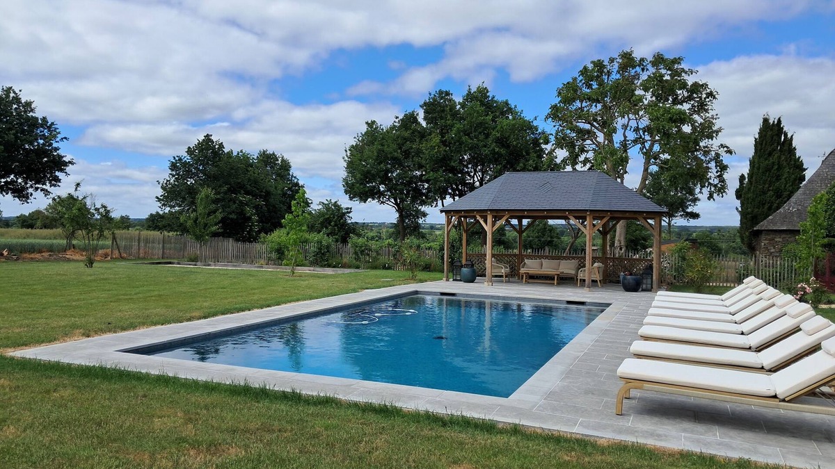 Le Tremblay House | Family home with swimming pool and Jacuzzi in the heart of nature.
