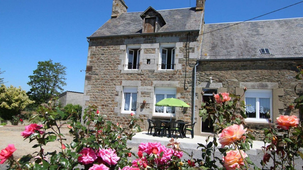 Ceaux Cottage | Family Home with Garden Near Mont St Michel - 3BR, 2BA, WiFi, Baby Gear, Linens Included