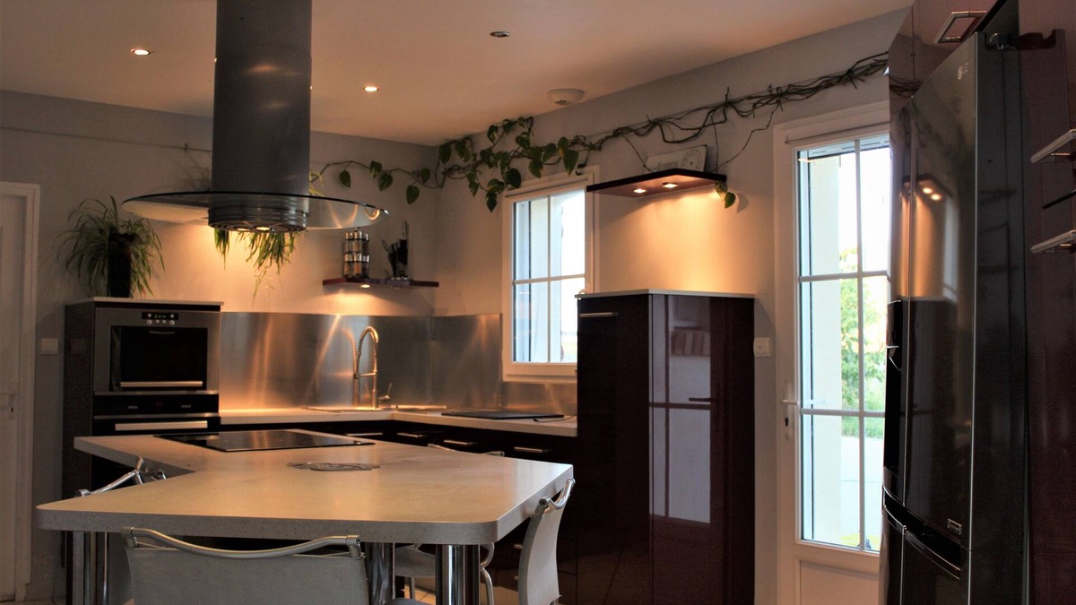 Saint-Valerien House | Family home with heated pool