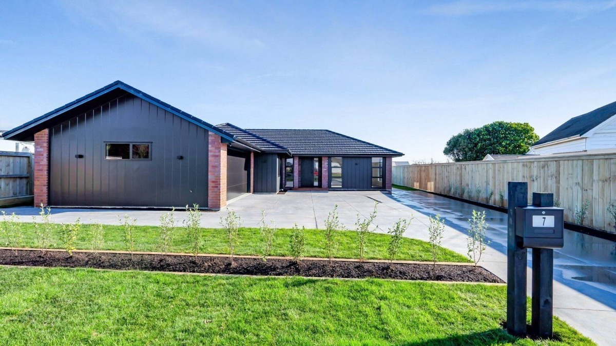 Bell Block Villa | Family home with Game zone and Outdoor fireplace, Sleeps 10.