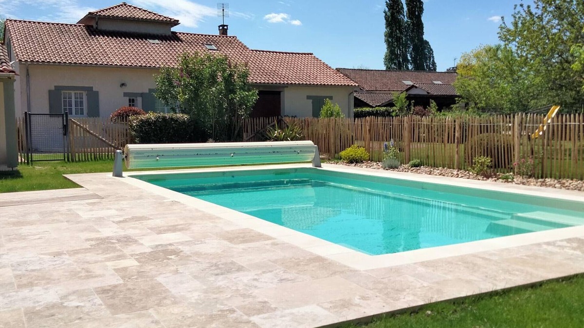Chancelade Cottage | Family Home with Private Pool Near Périgueux