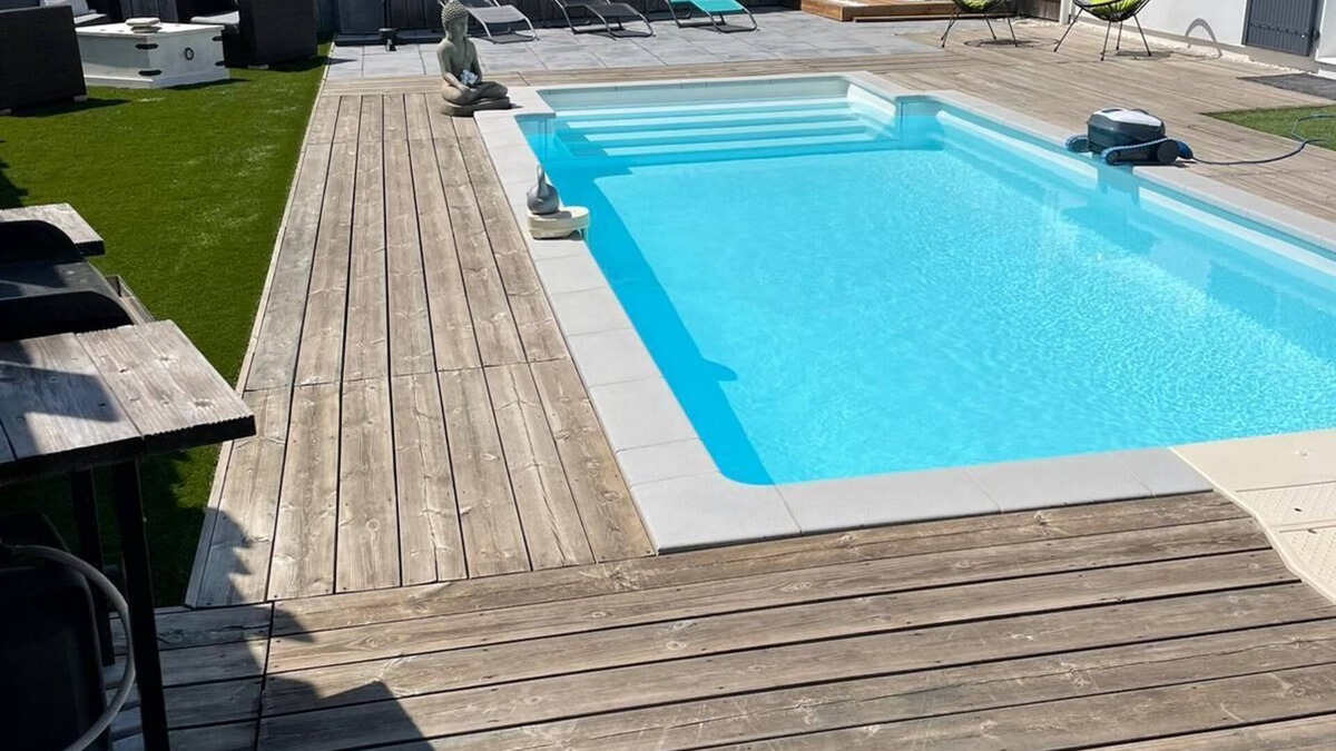 Villedoux House | Family home with swimming pool