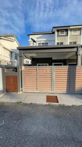 Bandar Saujana Putra House | Family Homestay 300mbps Internet