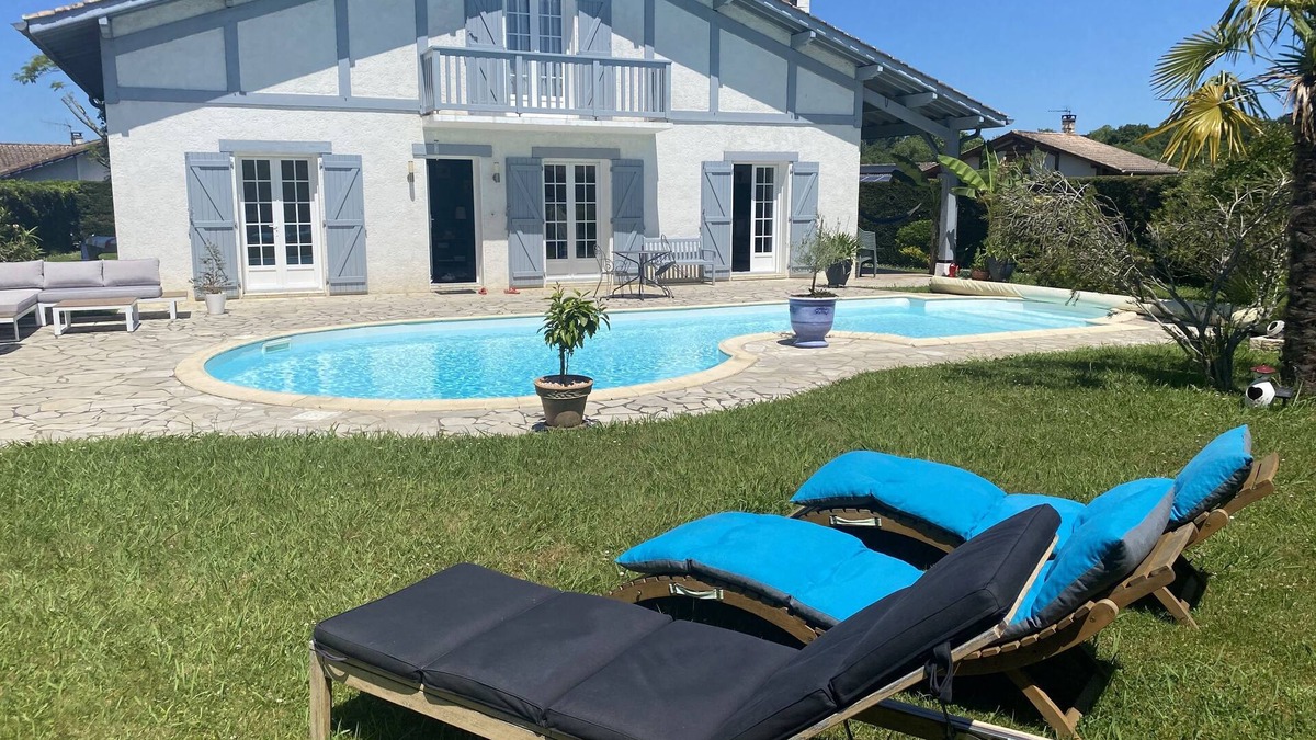 Saint-Martin-de-Hinx House | Family house of 175m2