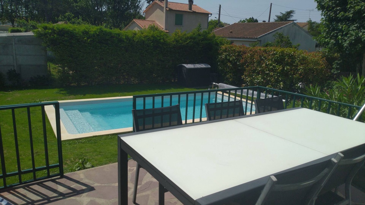 Mauze-sur-le-Mignon House | Family house with private pool 8*4