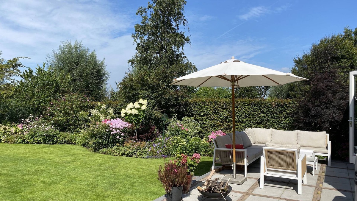 Abcoude Villa | Family house, 4 x 2 bed, waterfront villa - Amsterdam