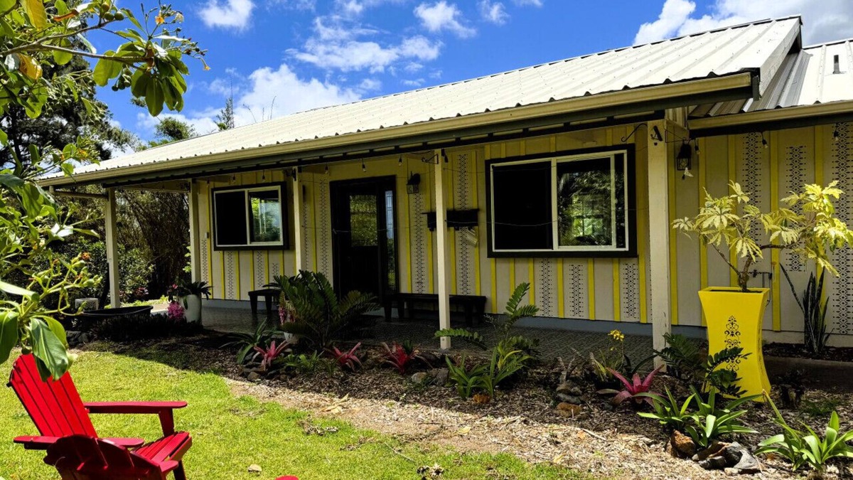 Kukuihaele House | Family House by the Waterfall - Private, Countryside, Waipio, Stream, WiFi, Laundry