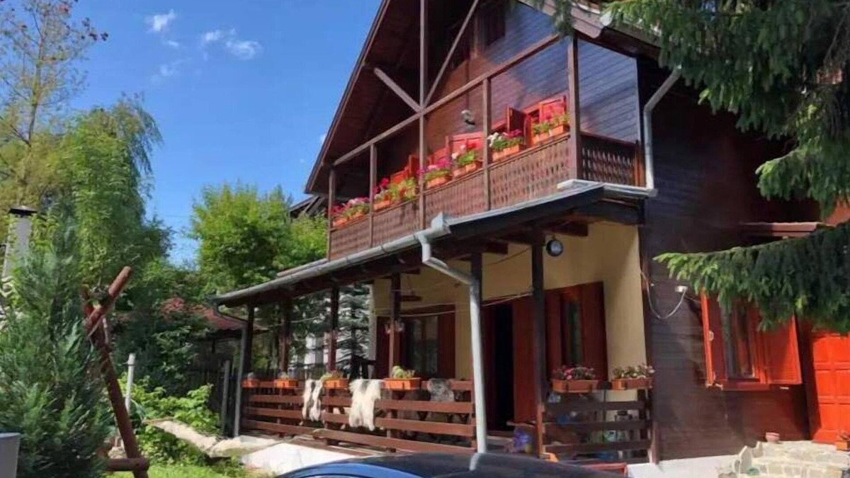 Busteni House | Family House - family holiday house with garden and mountain view