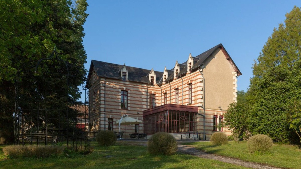 Noyant-de-Touraine Villa | Family house with 6 rooms